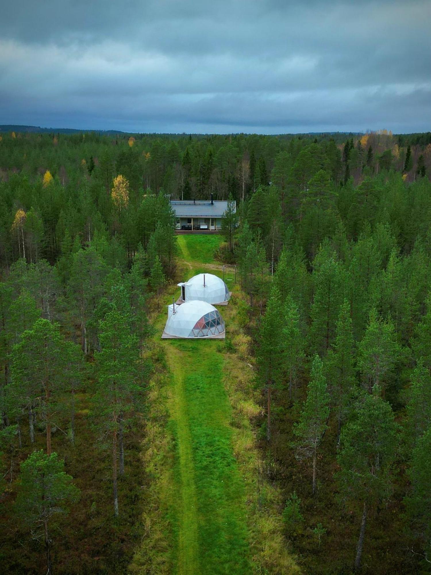 Aurora Igloo Fireplace-Heated Tents In A Secret Forest With Private Jacuzzi And Shared Sauna Bathroom And Dog Friendly Rovaniemi Zewnętrze zdjęcie