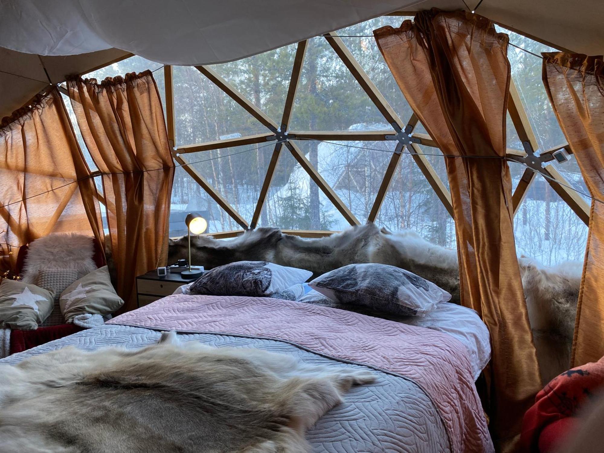 Aurora Igloo Fireplace-Heated Tents In A Secret Forest With Private Jacuzzi And Shared Sauna Bathroom And Dog Friendly Rovaniemi Zewnętrze zdjęcie