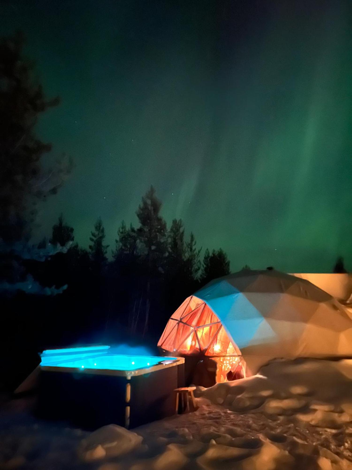 Aurora Igloo Fireplace-Heated Tents In A Secret Forest With Private Jacuzzi And Shared Sauna Bathroom And Dog Friendly Rovaniemi Zewnętrze zdjęcie