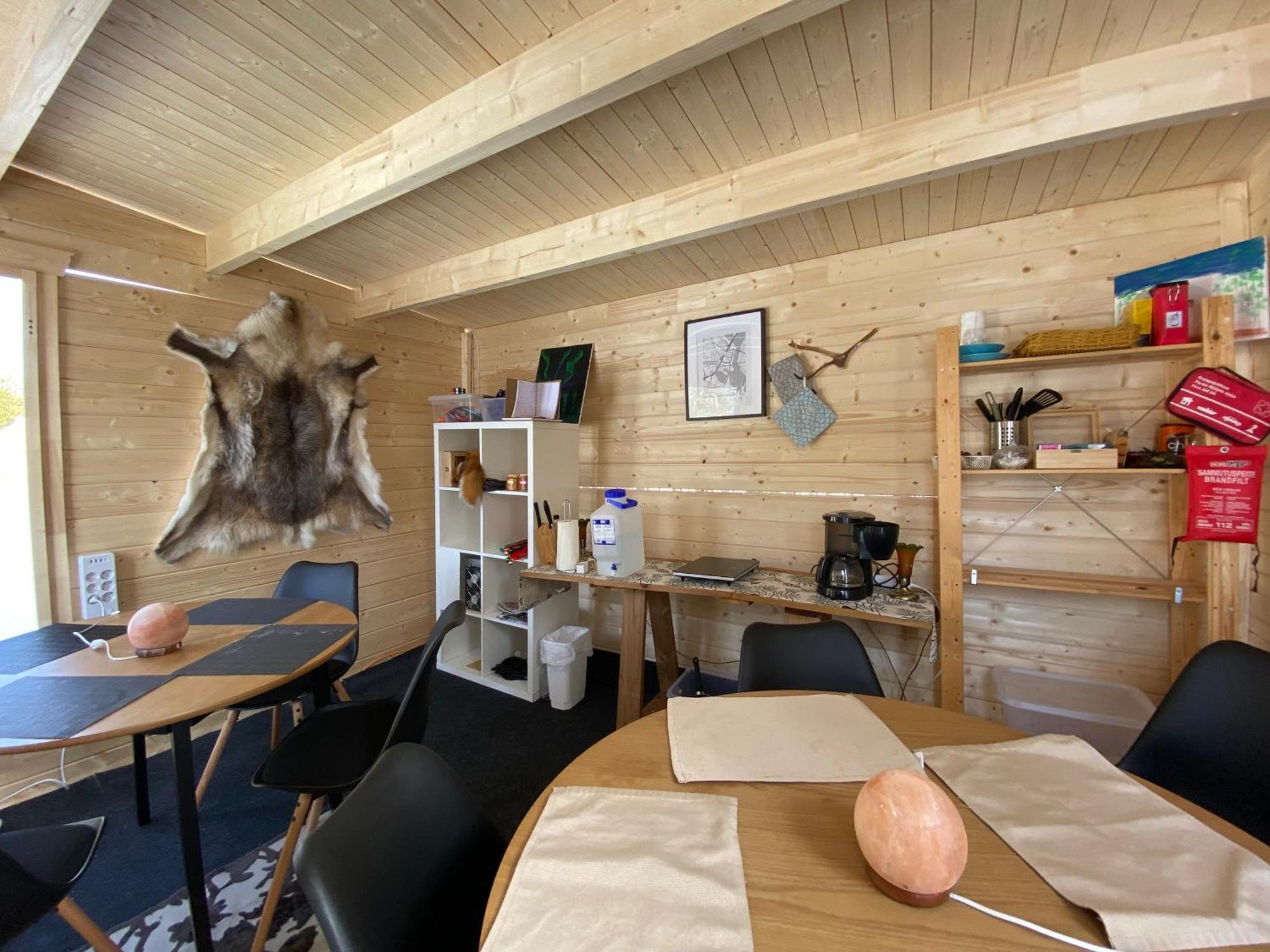 Aurora Igloo Fireplace-Heated Tents In A Secret Forest With Private Jacuzzi And Shared Sauna Bathroom And Dog Friendly Rovaniemi Zewnętrze zdjęcie